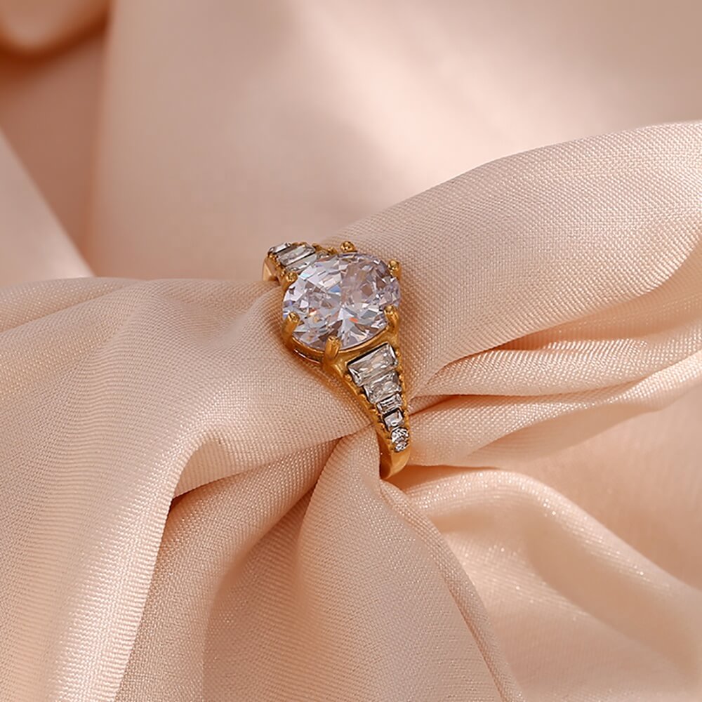 Elegant Zircon Ring - 18kt Gold Plated