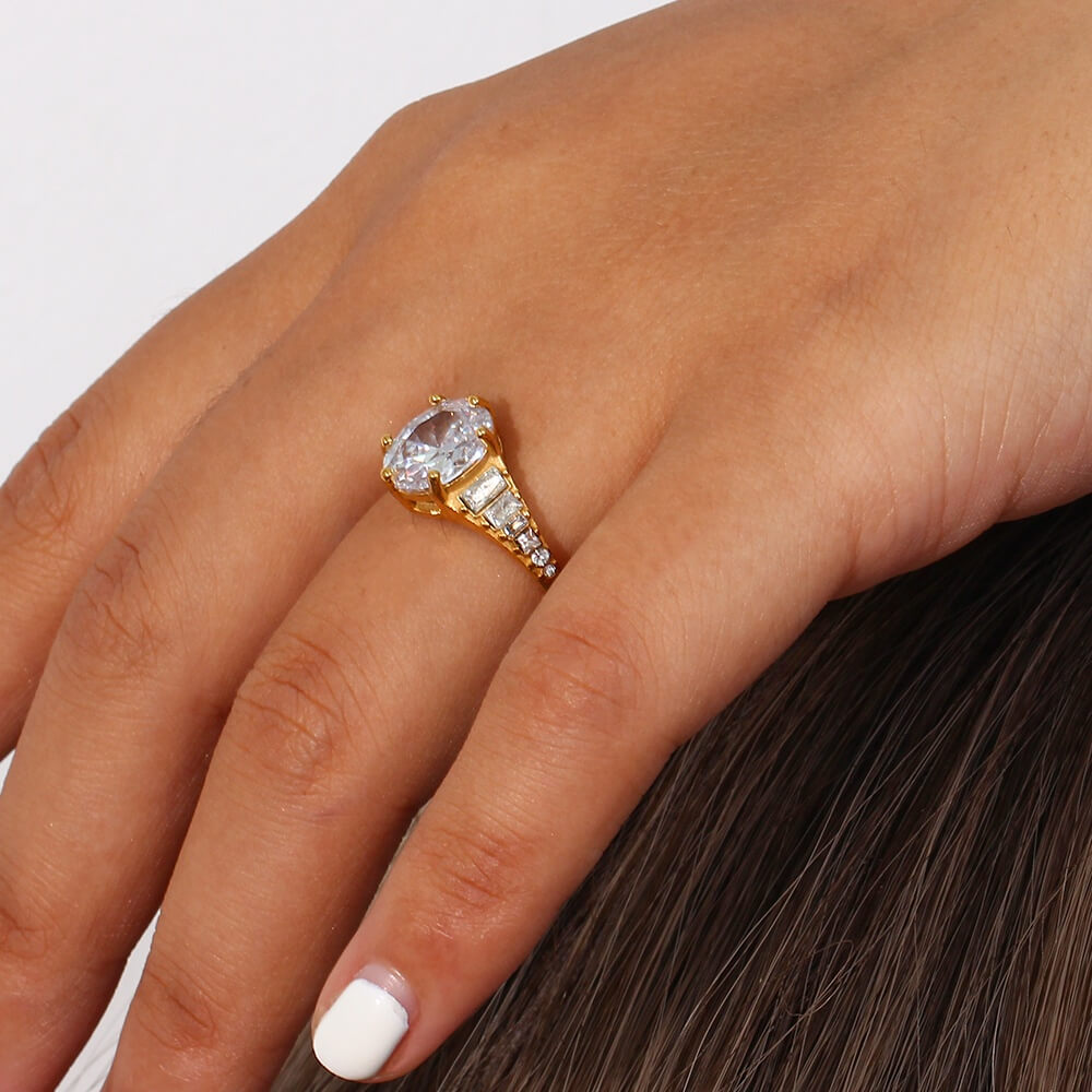 Elegant Zircon Ring - 18kt Gold Plated