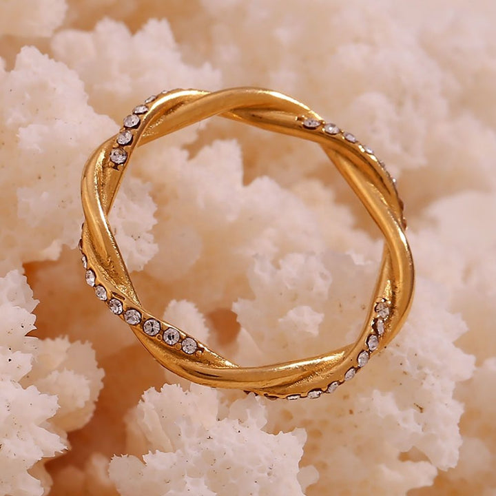 Super Thin Twinkling Twist Ring – 925 Sterling Silver Krystal Touch