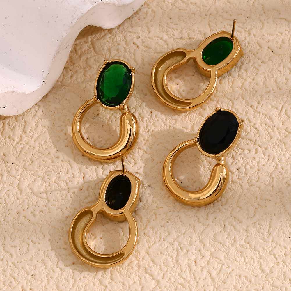 Vintage Onyx & Emerald Stud Earrings – 18KT Gold Plated Krystal Touch