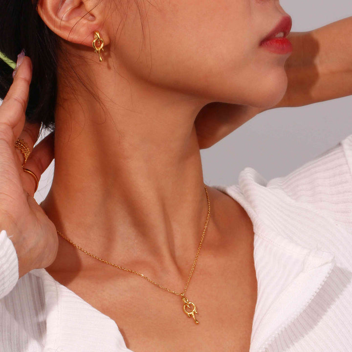 Minimalistic Melting Hoop Pendant Necklace - 18k Gold Plated