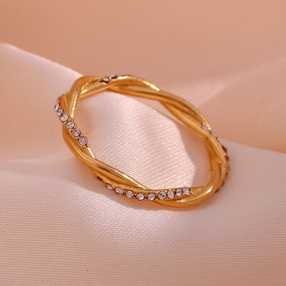Super Thin Twinkling Twist Ring – 925 Sterling Silver Krystal Touch