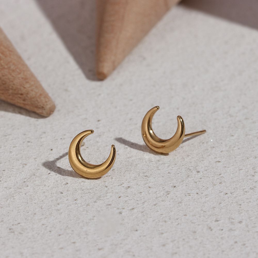 Small Moon Horn Stud -18KT Gold Plated