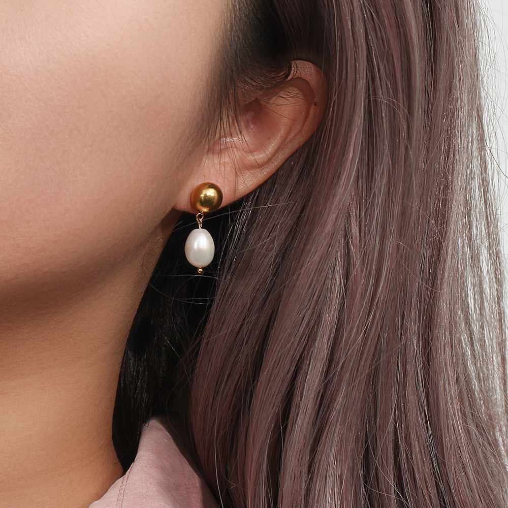 Minimalist Fresh Water Pearl Drop Earring - 18k Gold Plated