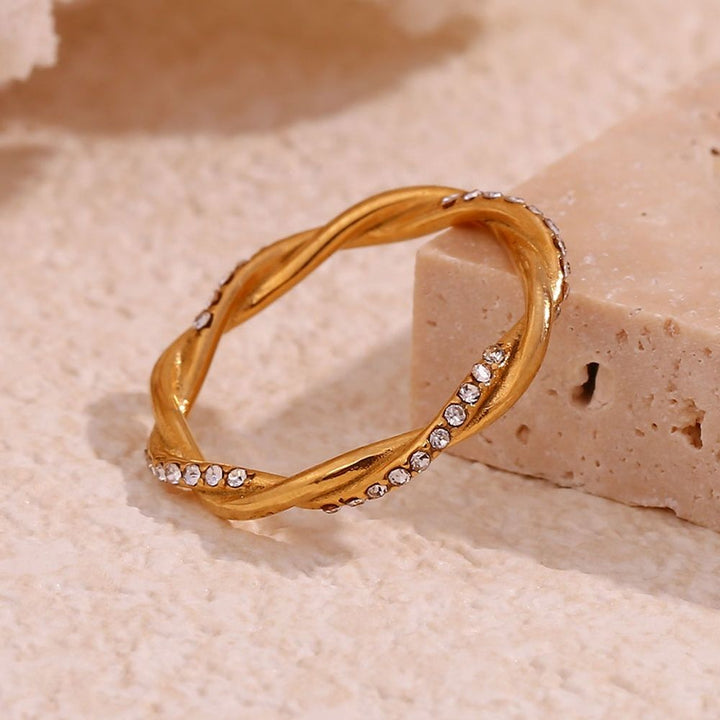 Super Thin Twinkling Twist Ring – 925 Sterling Silver Krystal Touch
