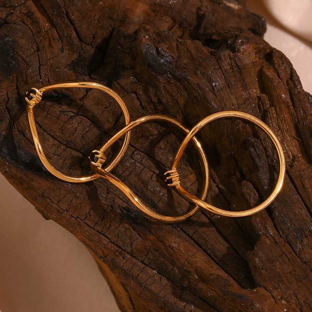 Regal Vanki Ring – 18KT Gold Plated Krystal Touch