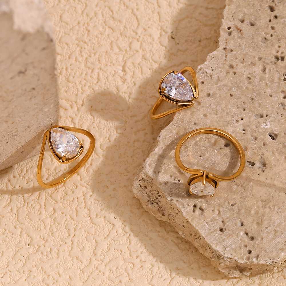 Golden Dewdrop Ring – 18KT Gold Plated Krystal Touch