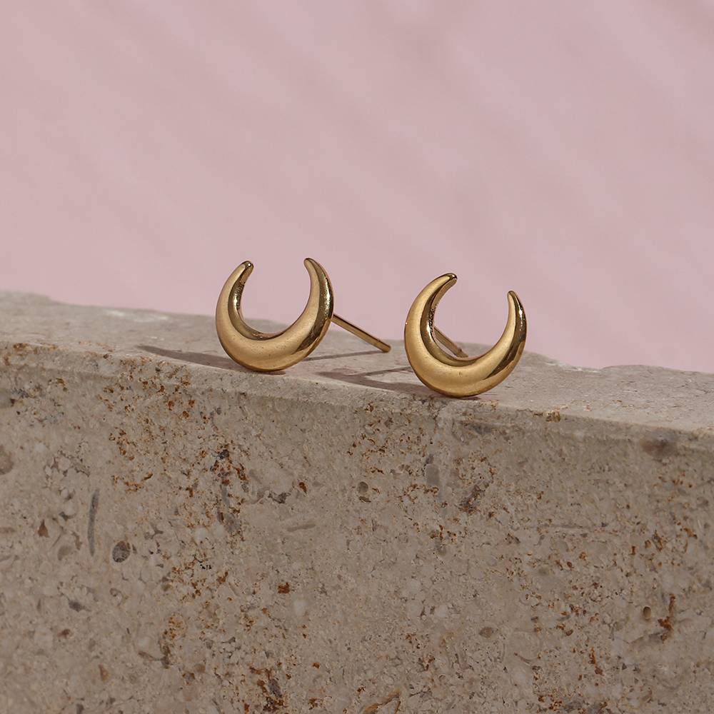 Small Moon Horn Stud -18KT Gold Plated