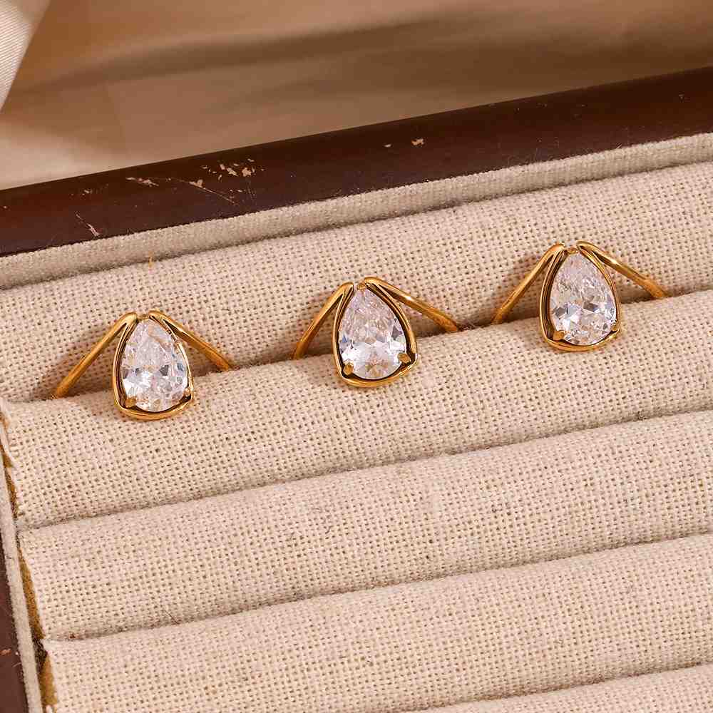 Golden Dewdrop Ring – 18KT Gold Plated Krystal Touch