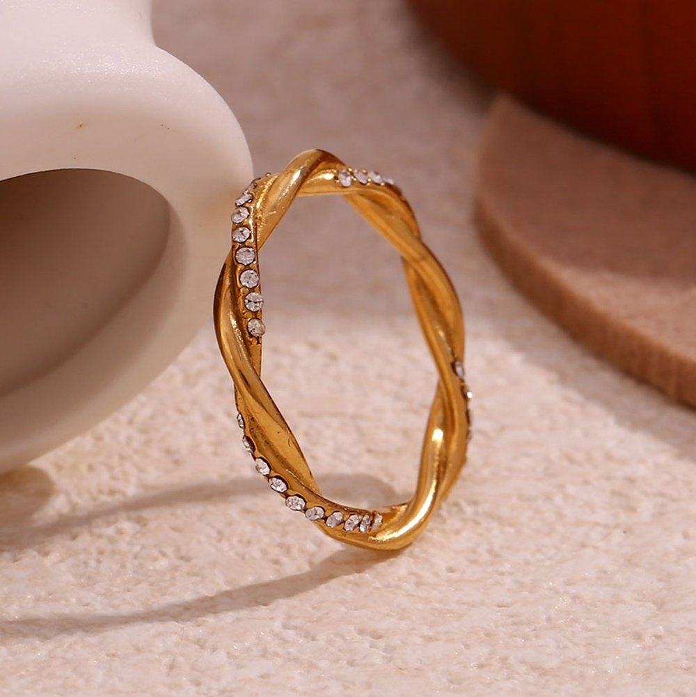 Super Thin Twinkling Twist Ring – 925 Sterling Silver Krystal Touch
