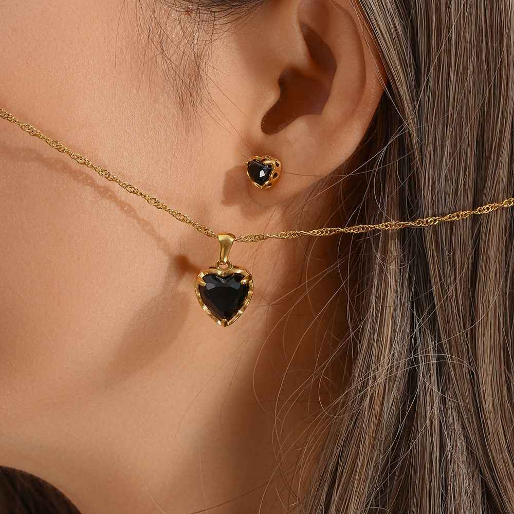 Zircon Black Stone Heart Pendant Krystal Touch