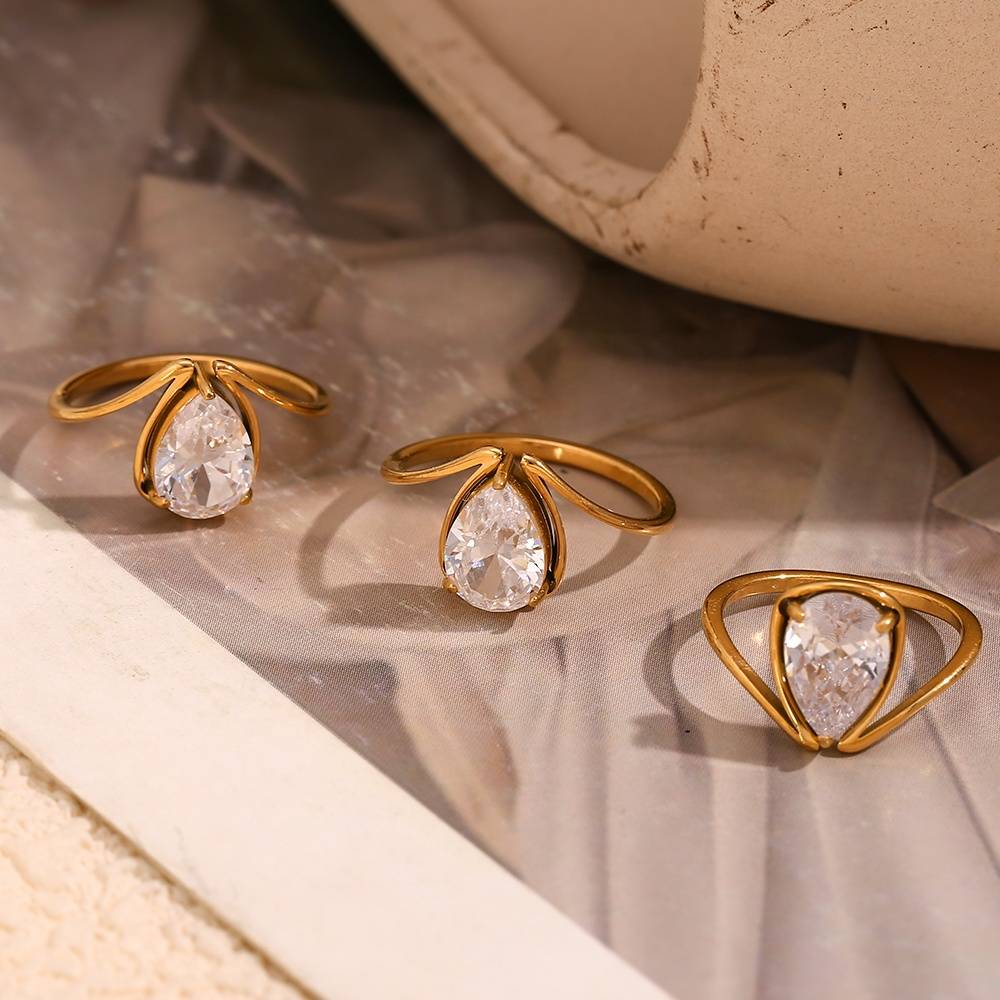 Golden Dewdrop Ring – 18KT Gold Plated Krystal Touch